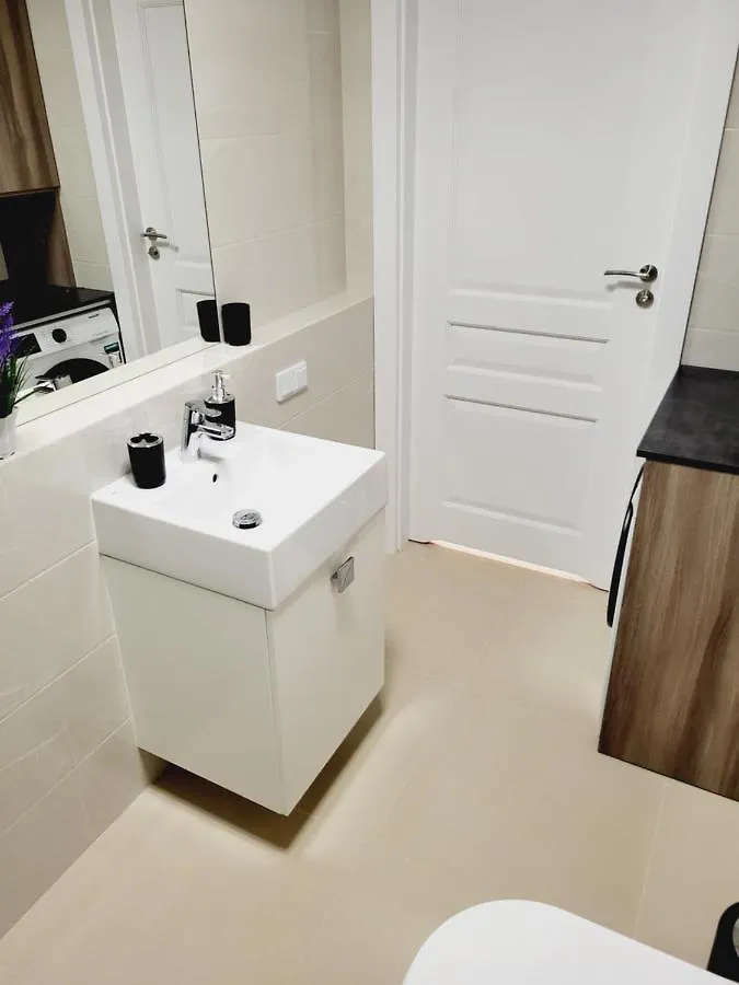 Apartwro 6Th - Apartament Przy Dworcu Glownym Pkp Wrocław 0*,  Polska